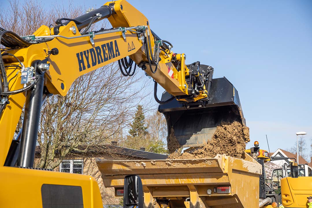 MX16G MX17G Close Up Loading 912