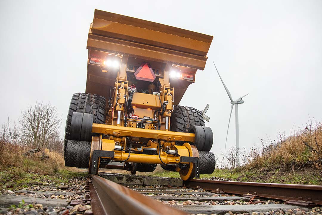 912GSRAIL Rear Frog View High Rail