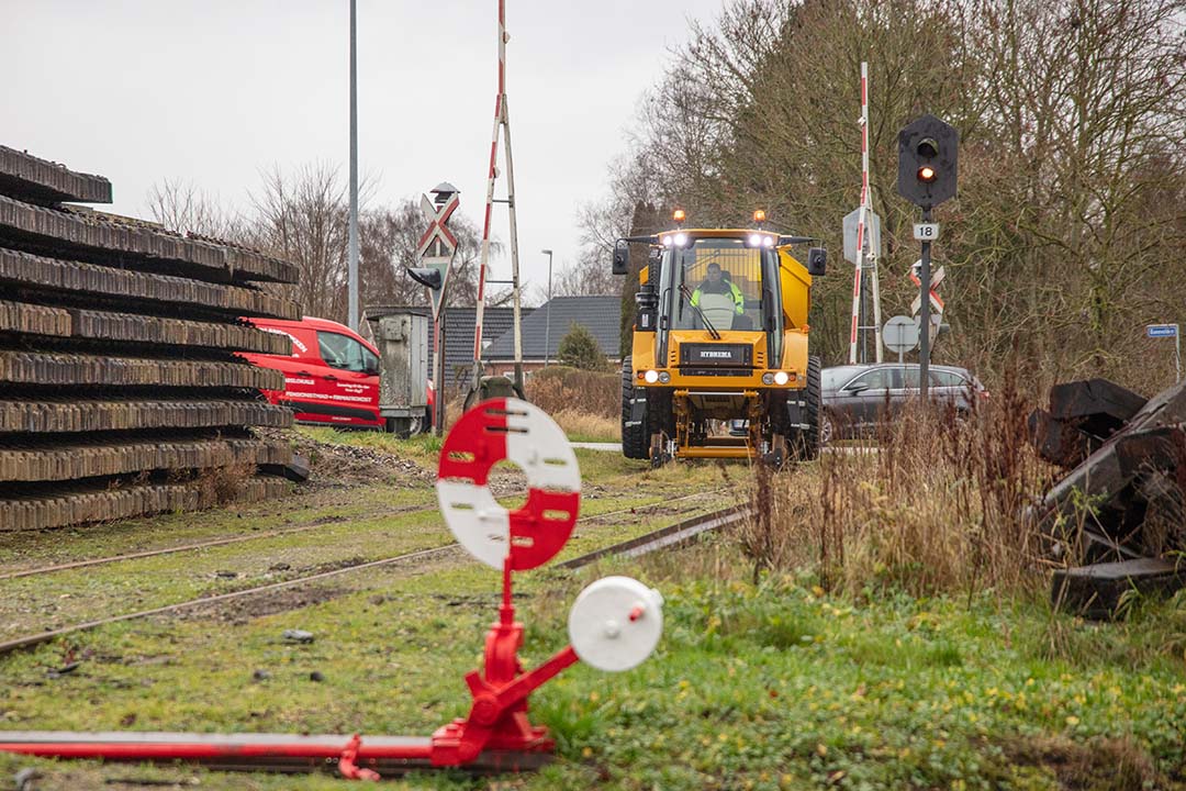 912GSRAIL Front View Passing Road Traffic